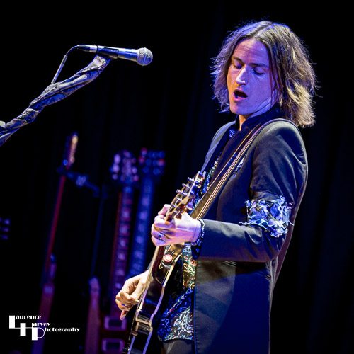 Neil Murdoch on guitar & vocals