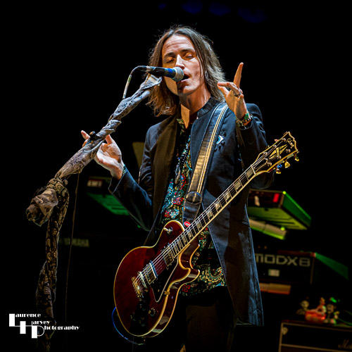 Neil Murdoch on guitar & vocals