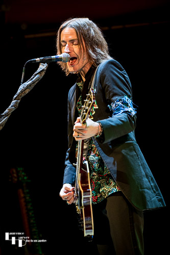 Neil Murdoch on guitar & vocals