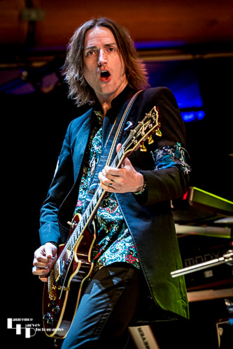 Neil Murdoch on guitar & vocals