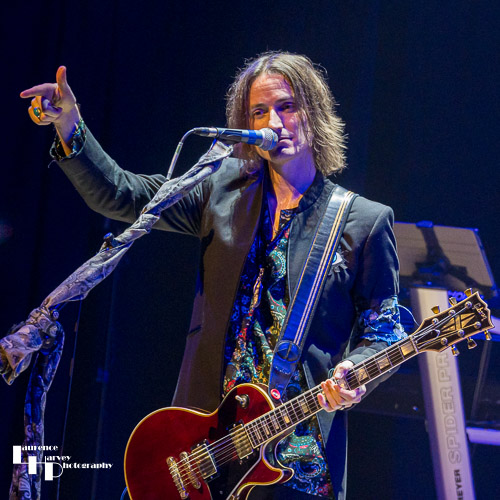 Neil Murdoch on guitar & vocals