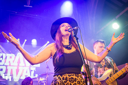 Lindsey Bonnick on vocals