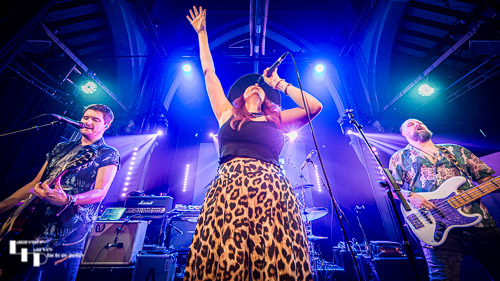 Lindsey Bonnick on vocals, Ed Clarke on guitar, Billy Dedman on bass