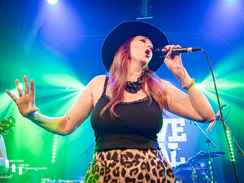 Lindsey Bonnick on vocals