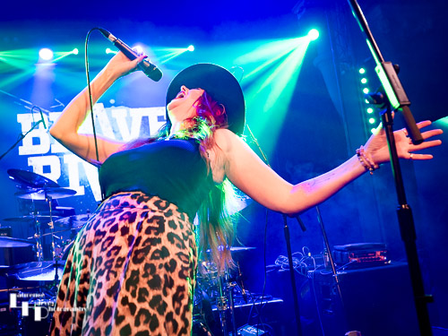 Lindsey Bonnick on vocals