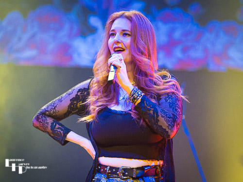 Lindsey Bonnick on vocals