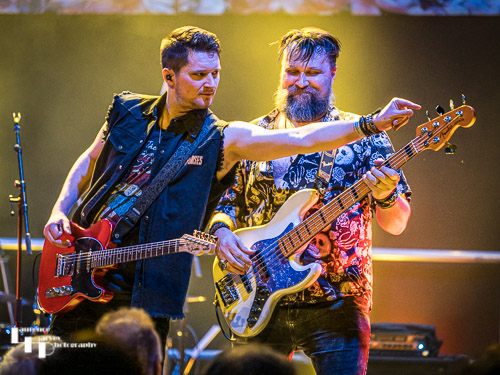 Ed Clarke on guitar, Billy Dedman on bass