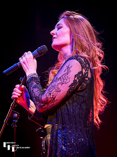 Lindsey Bonnick on vocals