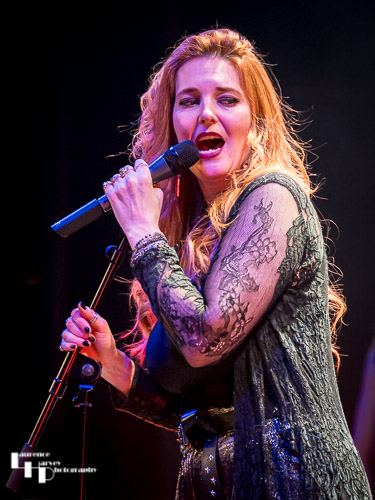 Lindsey Bonnick on vocals