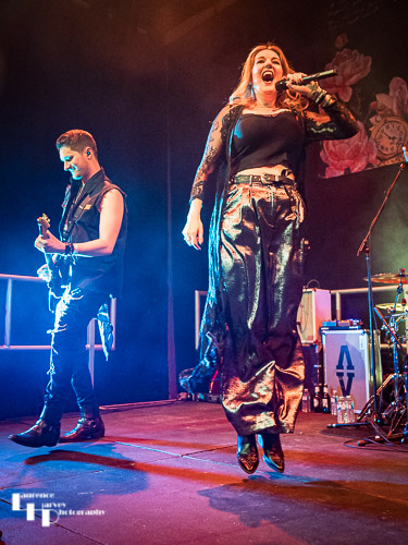 Lindsey Bonnick on vocals, Ed Clarke on guitar