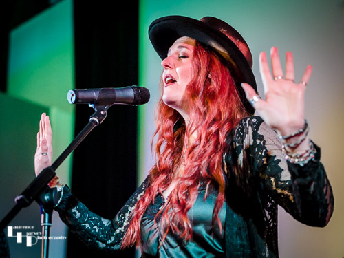 Lindsey Bonnick on vocals