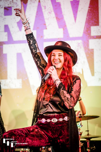 Lindsey Bonnick on vocals