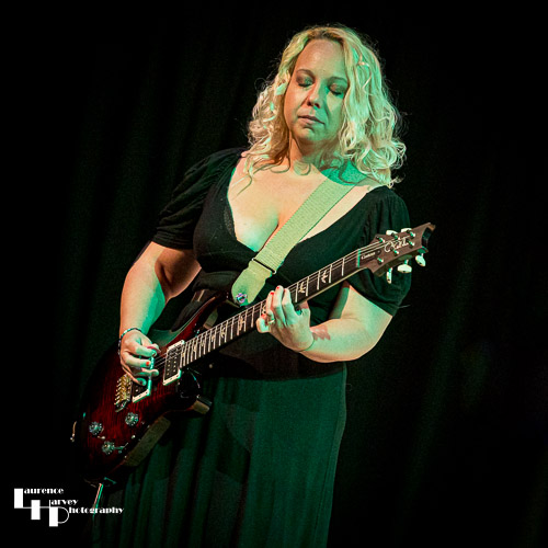 Chantel McGregor on vocals & guitar