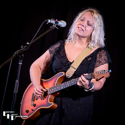 Chantel McGregor on vocals & guitar