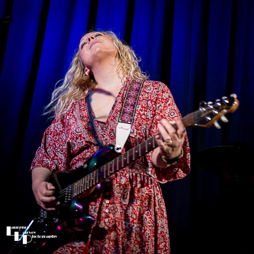 Chantel McGregor on vocals & guitar