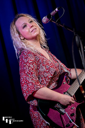 Chantel McGregor on vocals & guitar