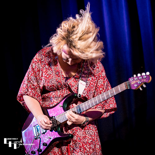 Chantel McGregor on vocals & guitar