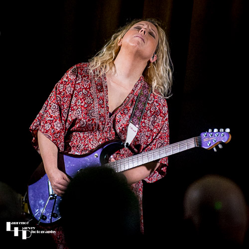 Chantel McGregor on vocals & guitar