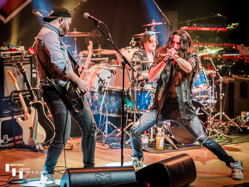 Angelo Tristan on vocals & Louis Malagodi on guitar