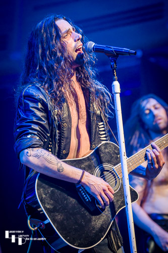 Angelo Tristan on vocals & guitar