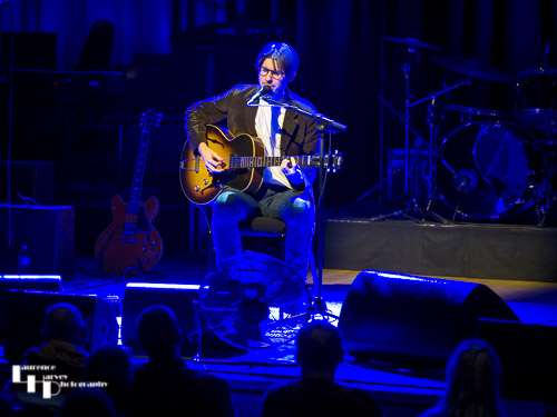 Connor Selby on vocals & guitar