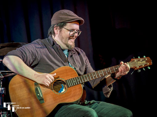 Mark ‘Boweevil’ Howes on guitar