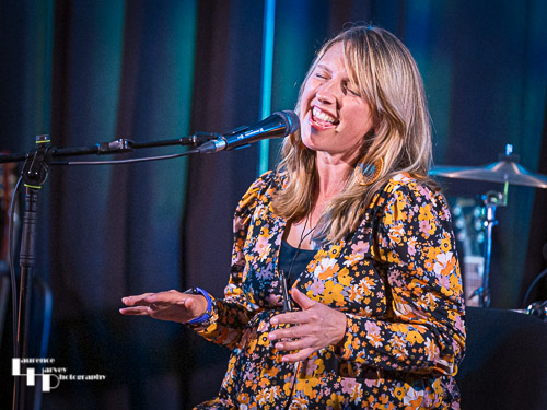 Lauren Dove on vocals