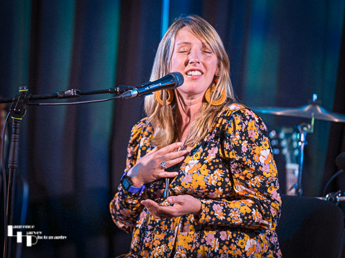 Lauren Dove on vocals