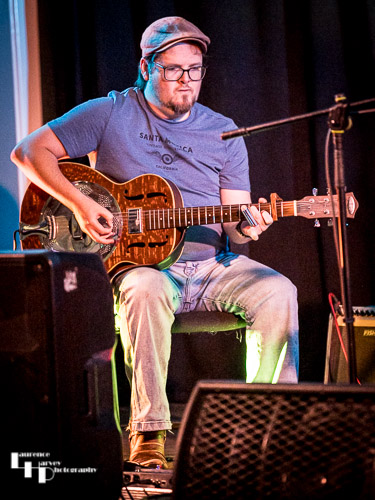 Mark ‘Boweevil’ Howes on guitar