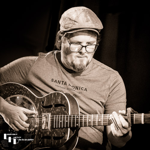 Mark ‘Boweevil’ Howes on guitar