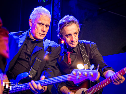 Gordon Russell on guitar & Phil Mitchell on bass