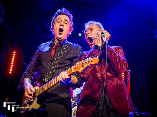 Robert Kane on vocals & harmonica, Gordon Russell on guitar