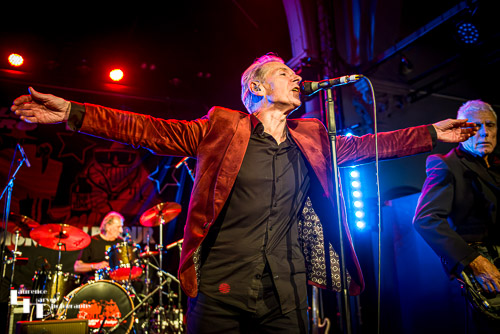 Robert Kane on vocals