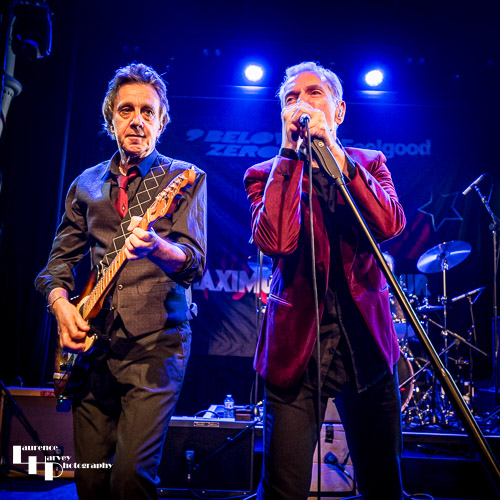 Robert Kane on vocals, Gordon Russell on guitar