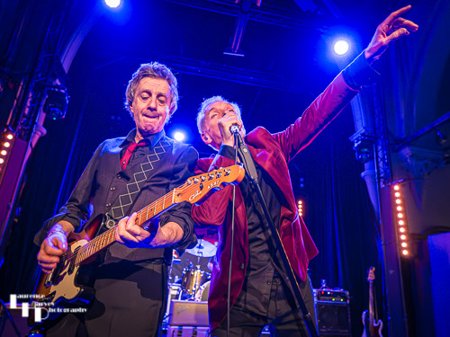 Robert Kane on vocals, Gordon Russell on guitar