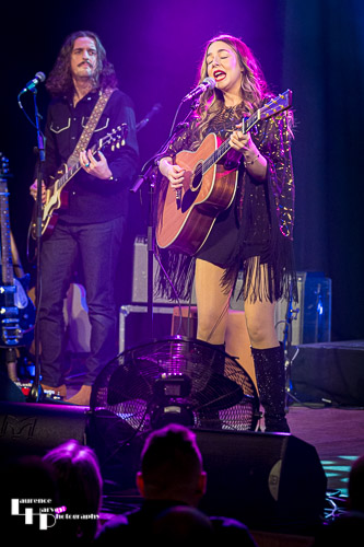 Demi Marriner on vocals & guitar