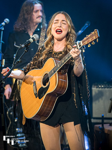 Demi Marriner on vocals & guitar