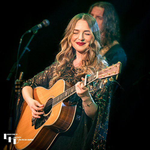 Demi Marriner on vocals & guitar