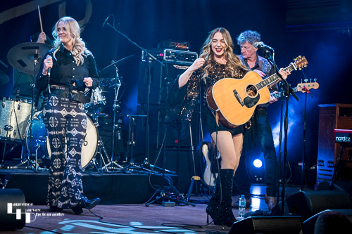 Demi Marriner on vocals & guitar