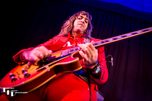 Tom Shemerr on guitar