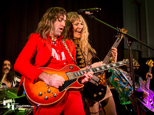 Lee-la Baum on vocals & guitar, Tom Shemerr on guitar