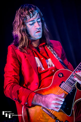 Tom Shemerr on guitar