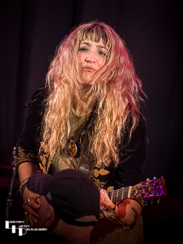 Lee-la Baum on vocals & guitar