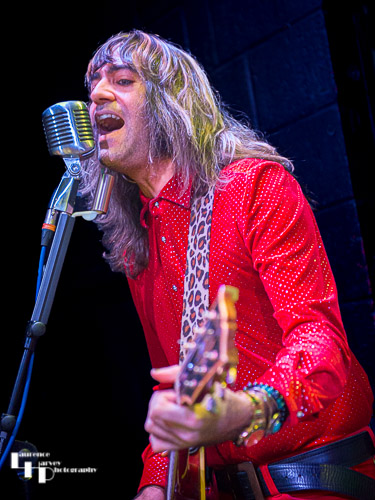 Tom Shemerr on guitar & vocals