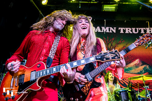 Lee-la Baum & Tom Shemerr on guitar & vocals