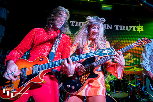 Lee-la Baum & Tom Shemerr on guitar & vocals