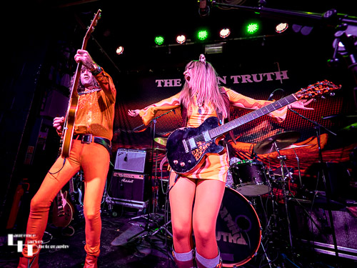 Lee-la Baum & Tom Shemerr on guitar & vocals