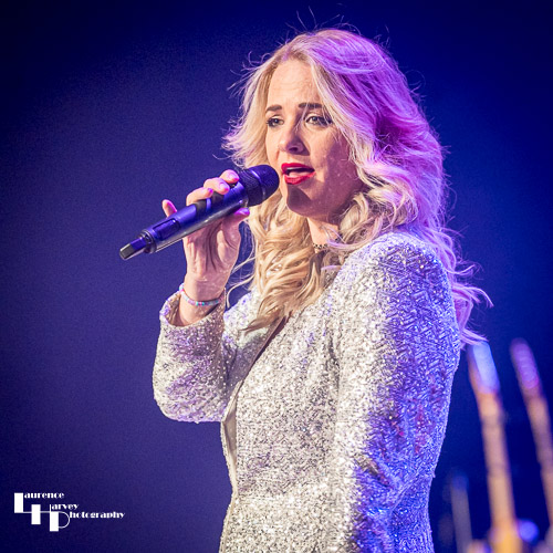 Elles Bailey on vocals