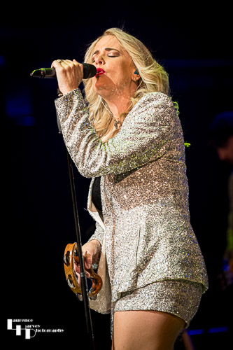 Elles Bailey on vocals