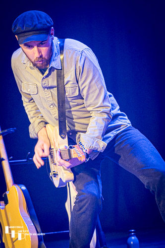 Joe Wilkins on guitar & backing vocals